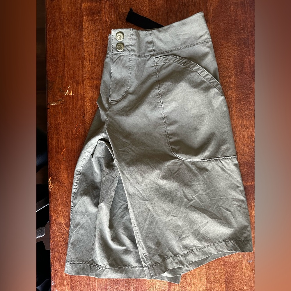 Mountain hardware women’s shorts